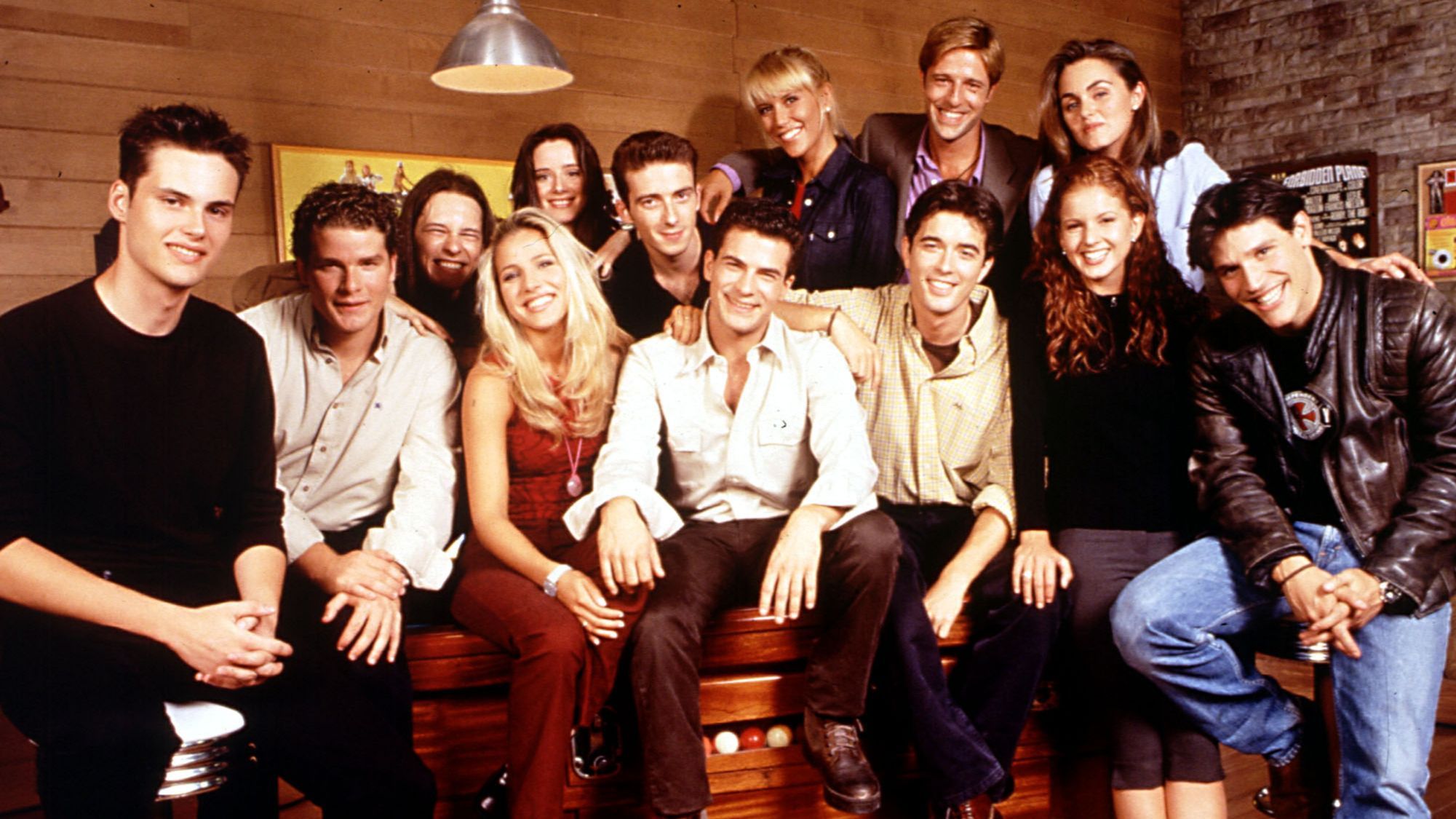 El elenco de 'Al salir de clase' en una foto promocional