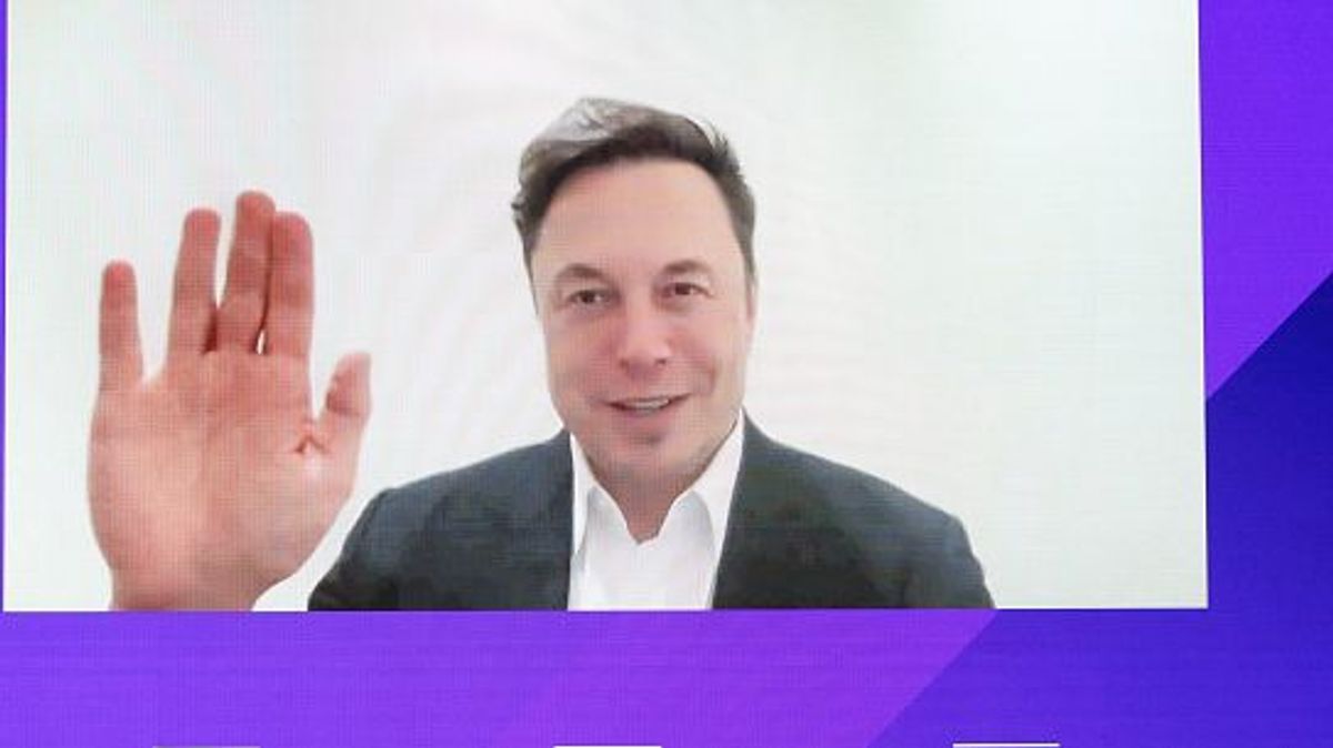 Ellon Musk en un foro internacional Ellon Musk en un foro internacional