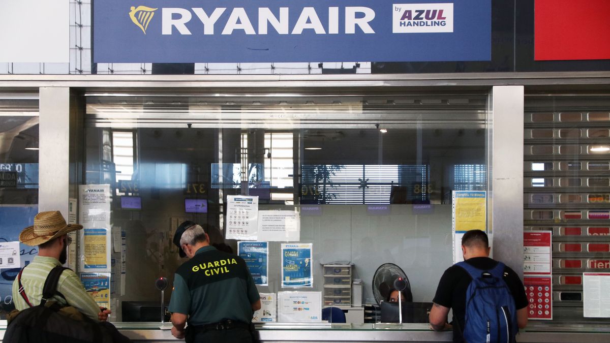 Huelga en Ryanair: tres cancelaciones en el aeropuerto de Valencia y 18 retrasos en Alicante-Elche Huelga en Ryanair: tres cancelaciones en el aeropuerto de Valencia y 18 retrasos en Alicante-Elche