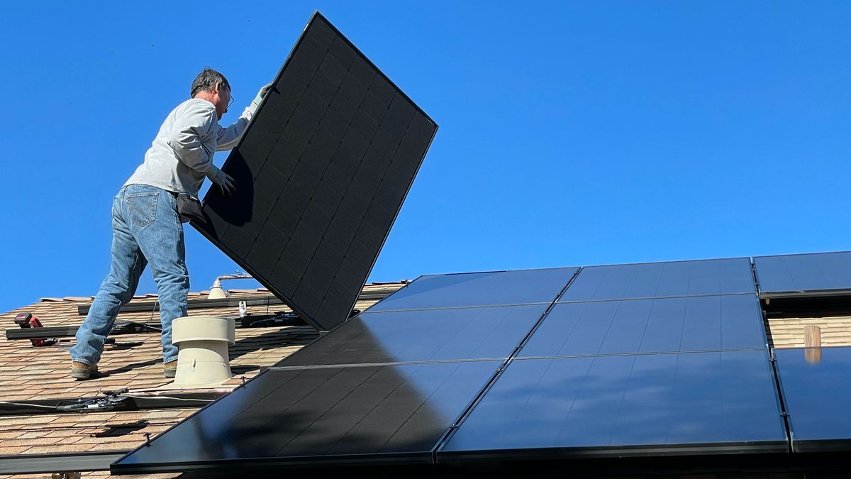 Placas solares en mi edificio, ¿podemos unirnos los vecinos para ponerlas?