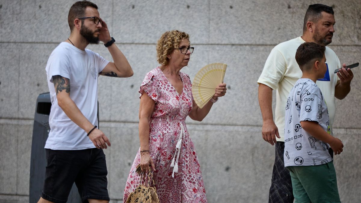 EuropaPress 4571889 mujer abanica 12 julio 2022 madrid espana segunda ola calor verano podria EuropaPress 4571889 mujer abanica 12 julio 2022 madrid espana segunda ola calor verano podria