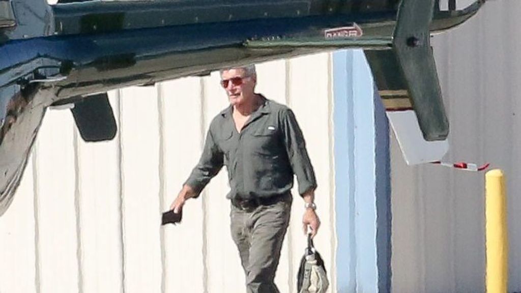 Harrison Ford subiendo a uno de sus aviones