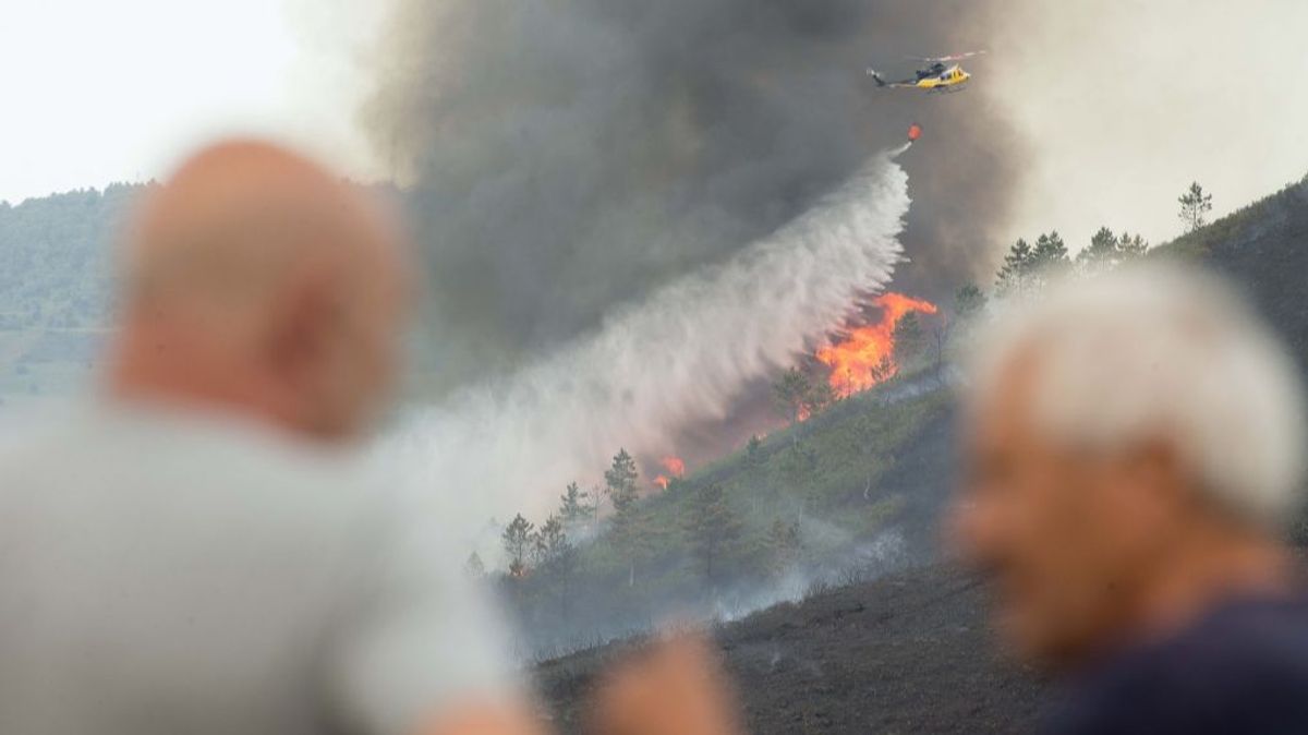 Imagen de archivo de un incendio forestal en O Courel (Lugo). Imagen de archivo de un incendio forestal en O Courel (Lugo).