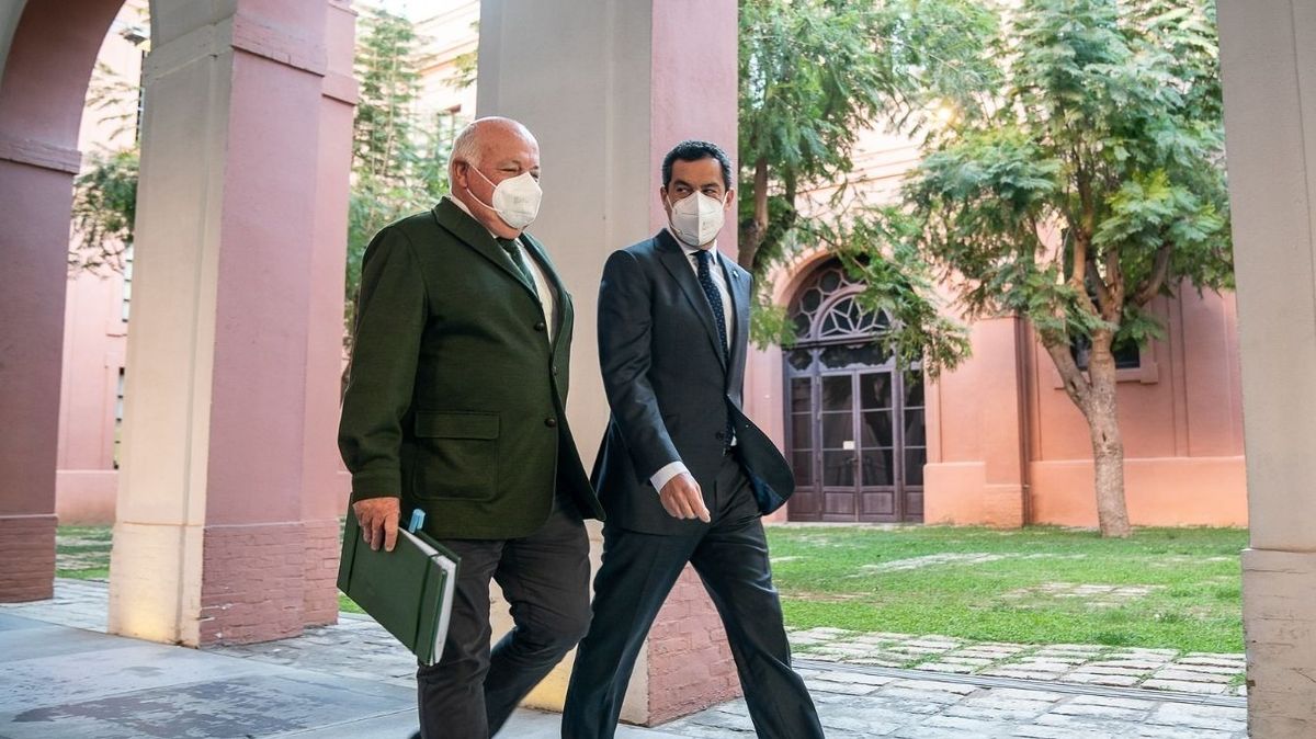 Jesús Aguirre y Juanma Moreno en el Parlamento andaluz Jesús Aguirre y Juanma Moreno en el Parlamento andaluz