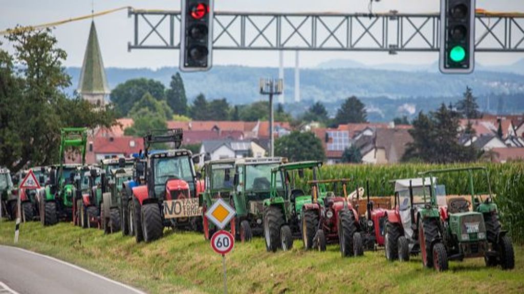 Los agricultores de Filderland se manifiestan en el túnel de Pfaffensteig, Alemania