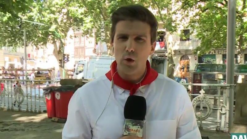 Un equipo de 'El Programa del Verano' acompaña a la policía en San Fermín: "Vivimos momentos de mucha tensión"