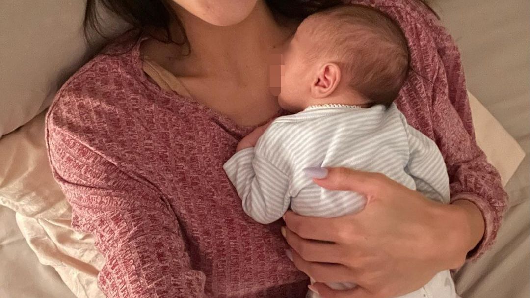 Carla Barber explica que su hijo tiene la "tráquea inmadura" y por eso hace ruido al respirar