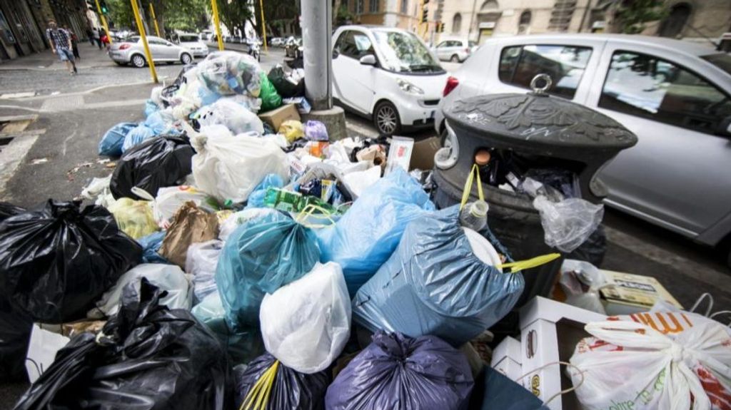 Basura en el centro de Roma