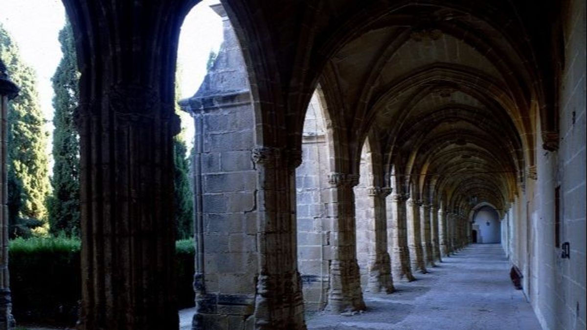 La Cartuja de Jerez, el monasterio en el que Antonio Gala quiso ser monje y que ahora amenazan las llamas