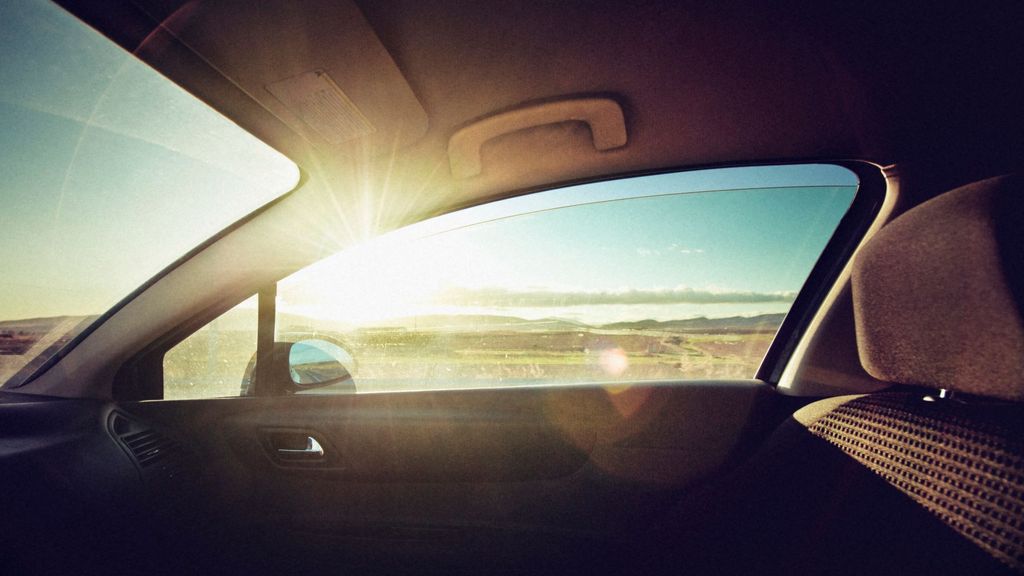 Trucos para enfriar el coche rápidamente, sin arrancar ni aire acondicionado