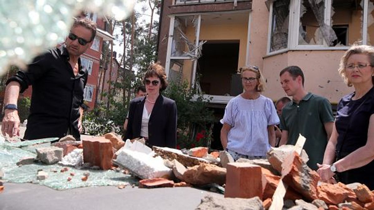 Delegación de la OSCE en su visita a las ciudades ucranianas de Bucha e Irpin