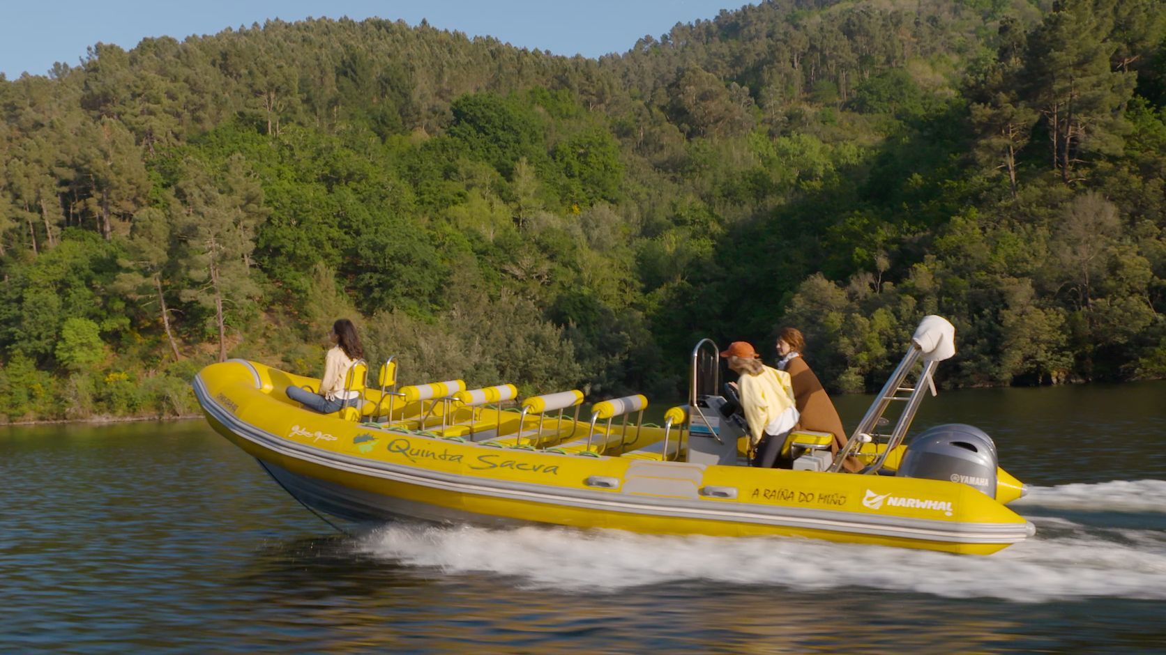 El exfutbolista del Real Madrid Borja Fernández y el director de cine Dani de la Torre, anfitriones de ‘Viajeros Cuatro’ en Ribeira Sacra
