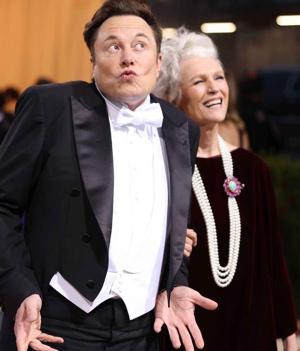 Elon Musk con su madre, Maye, en la MET Gala 2022