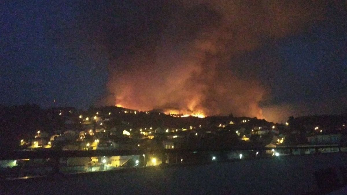 Fuego que afecta a Baiona (Pontevedra).