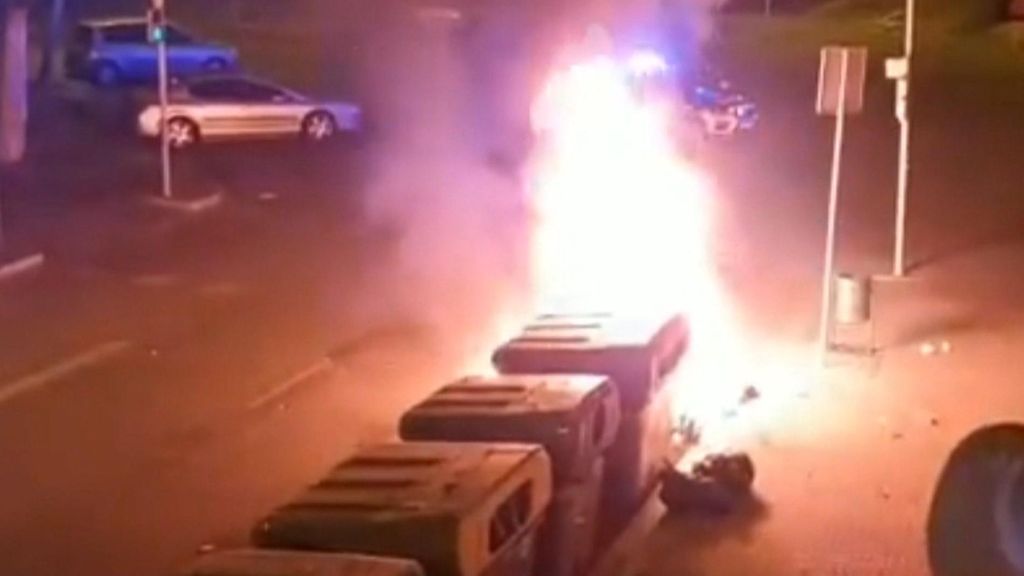 Malestar vecinal por los botellones en Poblenou