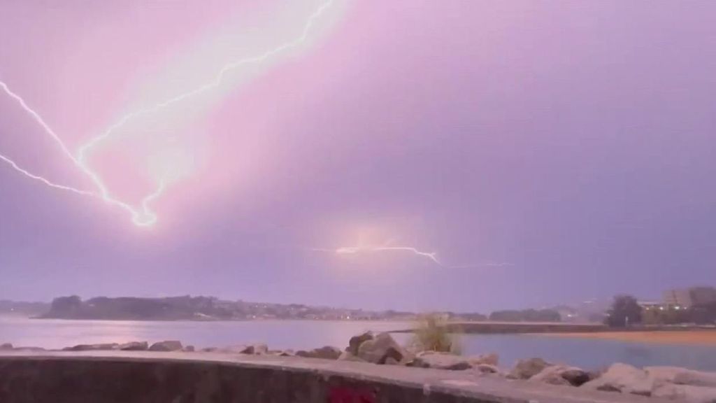 Miles de rayos y lluvia torrencial en Galicia en medio de la ola de calor