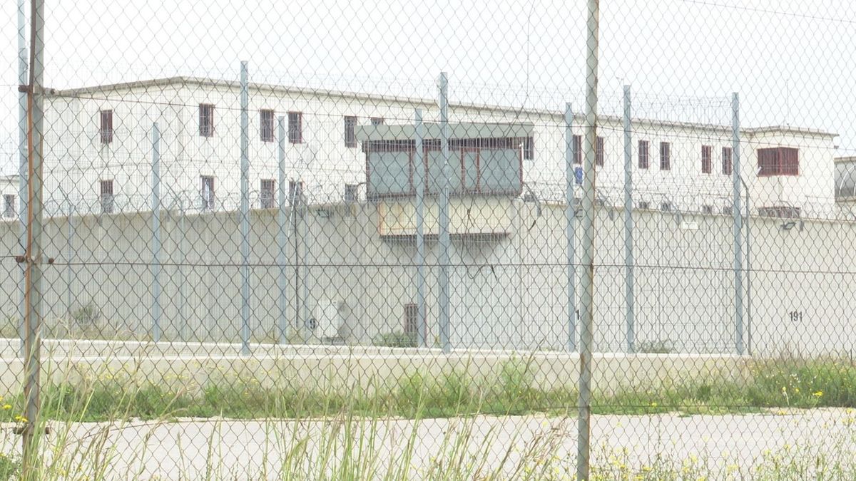 Un preso de Picassent cruza libremente las puertas de seguridad de la prisión y se fuga Un preso de Picassent cruza libremente las puertas de seguridad de la prisión y se fuga