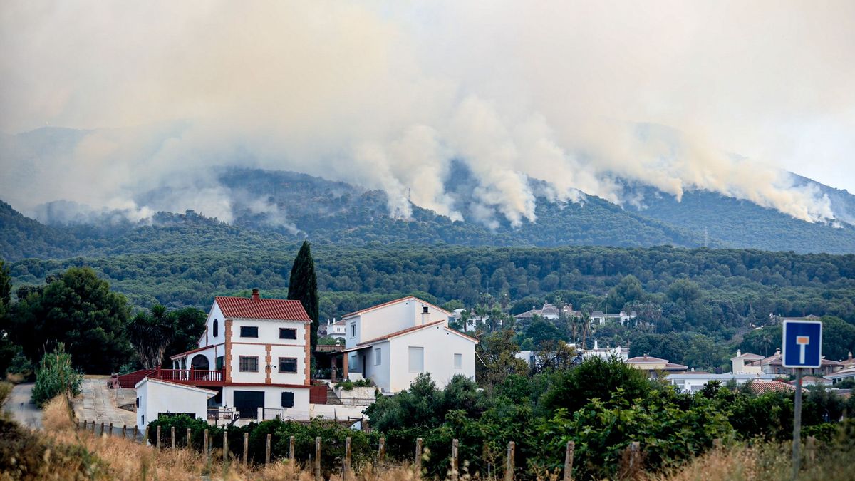 El incendio de la Sierra de Mijas afecta ya a cerca de 2.000 hectáreas El incendio de la Sierra de Mijas afecta ya a cerca de 2.000 hectáreas
