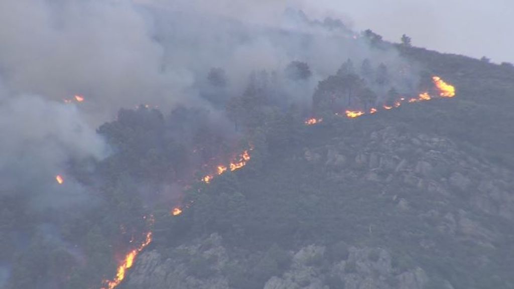 El incendio en Las Hurdes calcina más de 5.000 hectáreas y amenaza a Las Batuecas