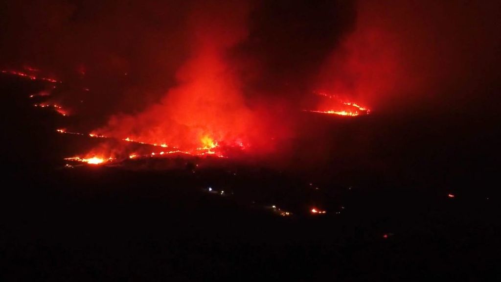 El incendio originado en Las Hurdes continúa en nivel 2 de alerta: el viento y el calor complican su extinción