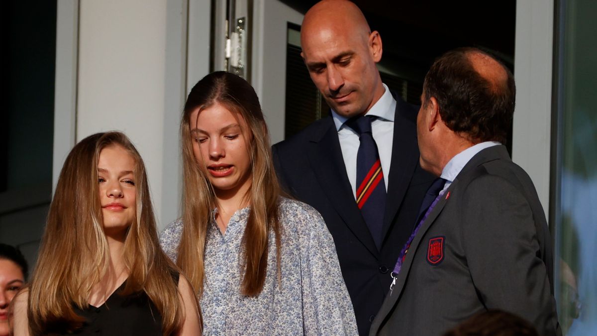 La princesa protagoniza con su hermana su primer viaje oficial al extranjero La princesa protagoniza con su hermana su primer viaje oficial al extranjero