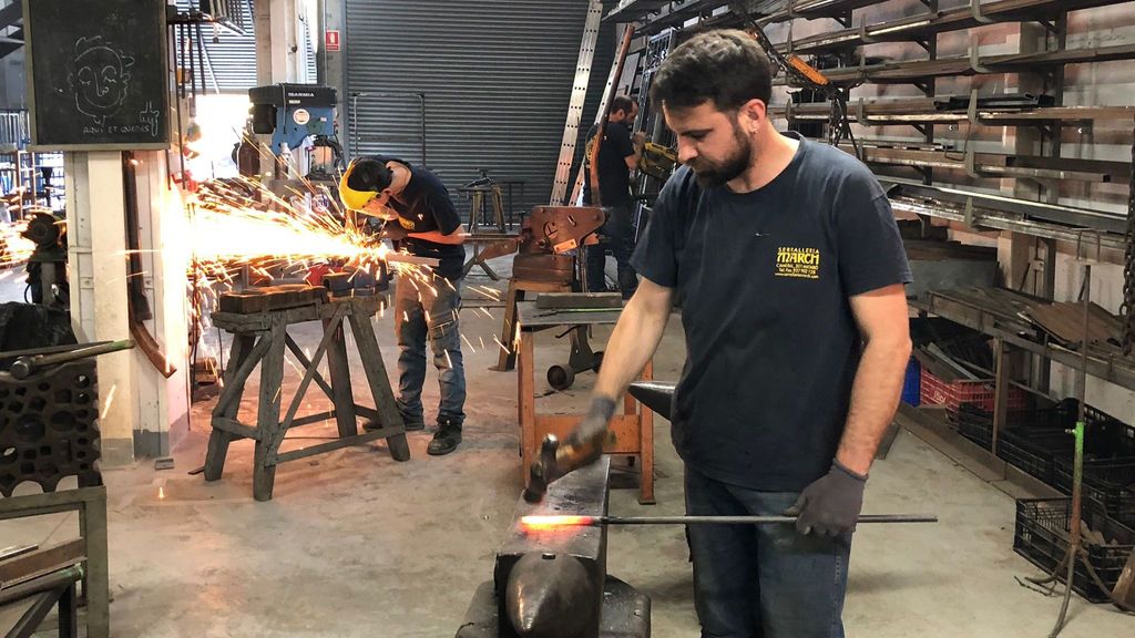 Pol, trabajando en el nuevo local en Argentona