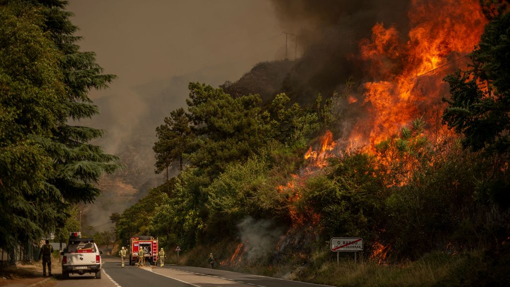 Se reactiva uno de los incendios de Ourense: la situación en estos momentos es "muy complicada"
