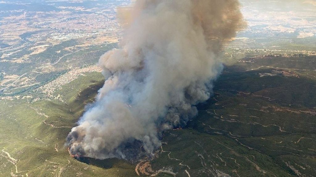 Un incendio obliga a confinar el Pont de Vilomara, cerca de Manresa