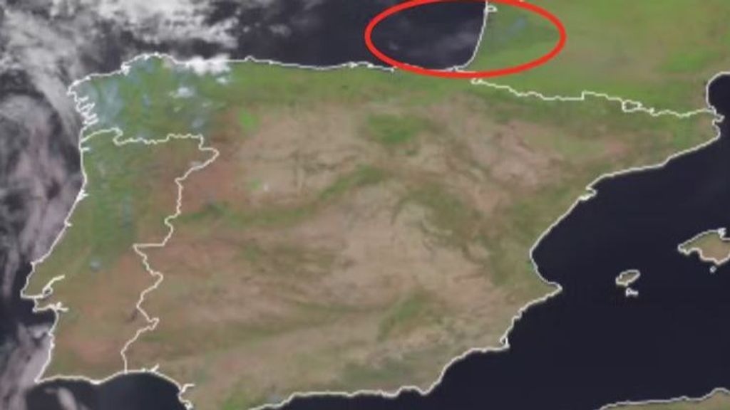Imagen del 15 de julio de 2022 del satélite Meteosat donde se aprecia al humo de los incendios en las Landas (Francia) llegar hasta la costa cantábrica española. Meteosat