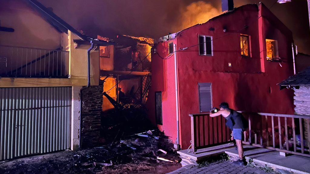 Infierno en los montes de Lugo y Ourense: más de 9.000 hectáreas arrasadas y centenares de desalojados