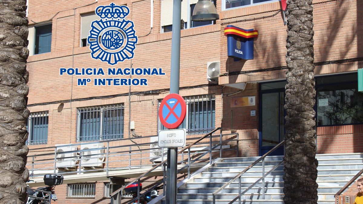 Hallan el cadáver de un hombre muerto a puñaladas en el interior de su casa en El Ejido Hallan el cadáver de un hombre muerto a puñaladas en el interior de su casa en El Ejido