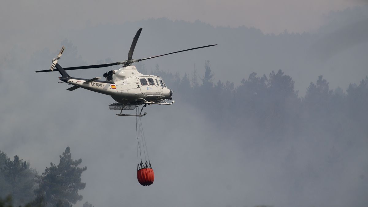 Helicóptero en un incendio en Lugo
