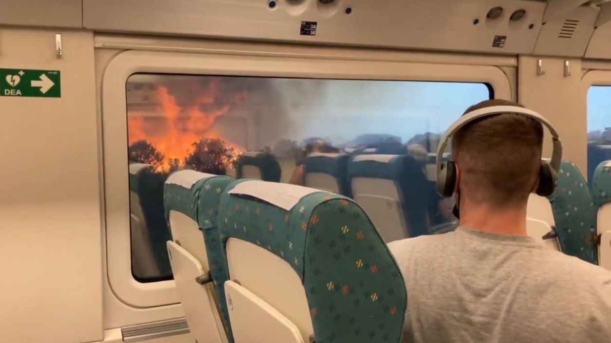 Los pasajeros del AVE Madrid-Galicia, atrapados y rodeados por las llamas de los incendios en Zamora (Julio 2022)