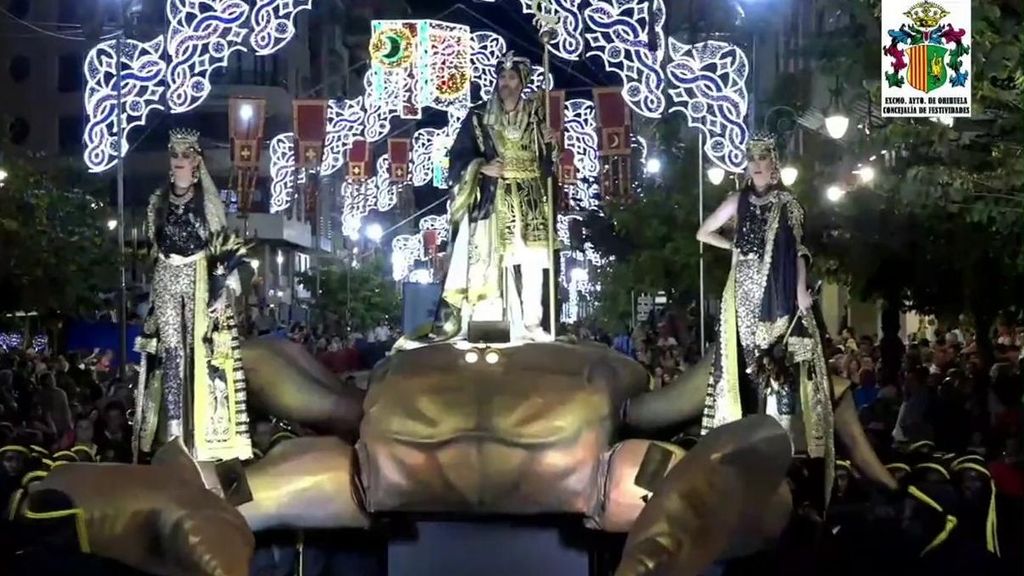 Las imágenes de la polémica de la celebración de Moros y Cristianos en Orihuela