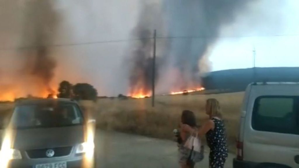 Muere un brigadista de 62 años acorralado por las llamas del incendio en Losacio, Zamora