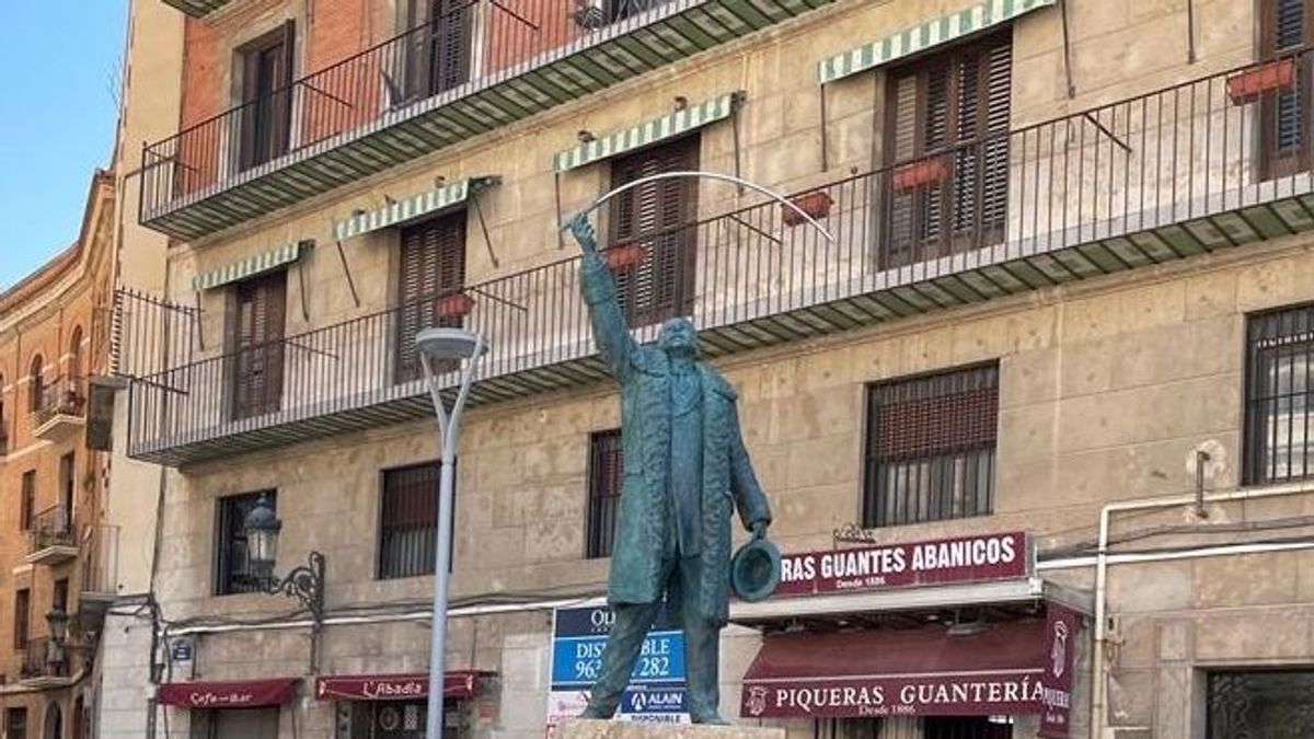 Una nueva escultura en la Plaza de la Reina rinde homenaje al valenciano Rafael Guastavino, "el arquitecto de Nueva York"