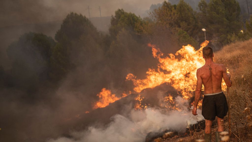 Vecinos colaboran en la extinción