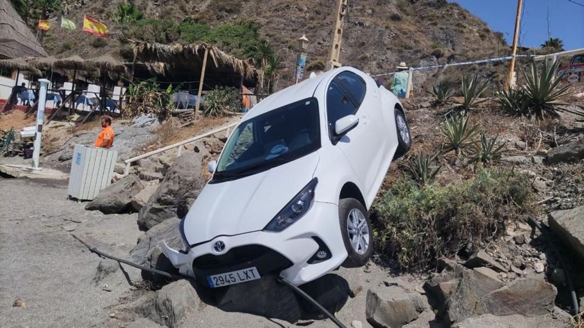El coche siniestrado en Torrox El coche siniestrado en Torrox