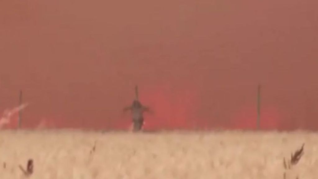 Un hombre salva la vida tras conseguir huir envuelto en llamas del fuego de Zamora