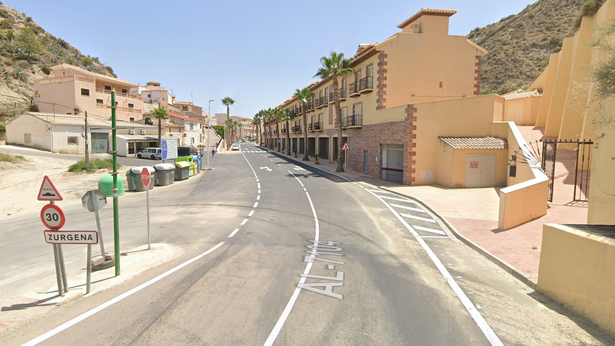 Muere en Almería un trabajador al caer a un depósito en una granja de cerdos de Zurgena Muere en Almería un trabajador al caer a un depósito en una granja de cerdos de Zurgena