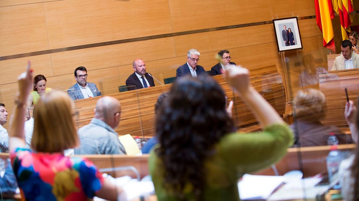 Un portavoz de Compromís se marcha de un pleno en el minuto de silencio por el asesinato de Miguel Ángel Blanco Un portavoz de Compromís se marcha de un pleno en el minuto de silencio por el asesinato de Miguel Ángel Blanco