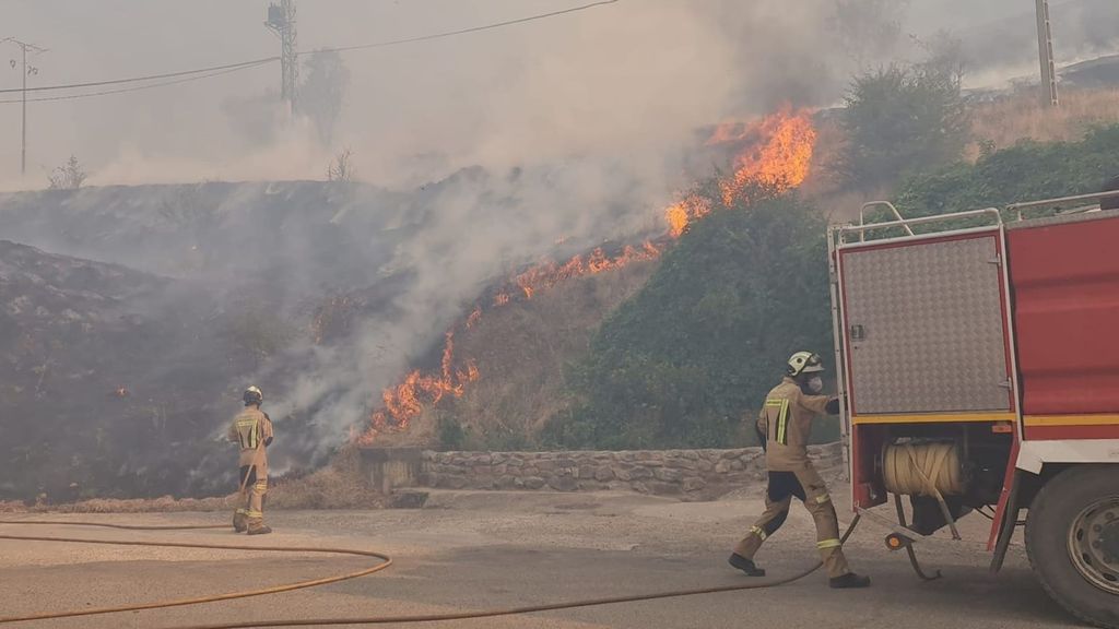 Cinco pueblos desalojados y carreteras cortadas por el incendio de Ateca en Zaragoza