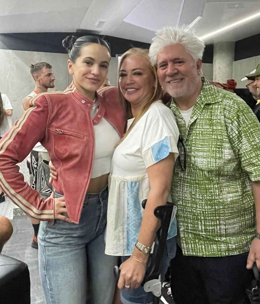 Belén Esteban revoluciona a las masas con su aparición estelar en el concierto de Rosalía