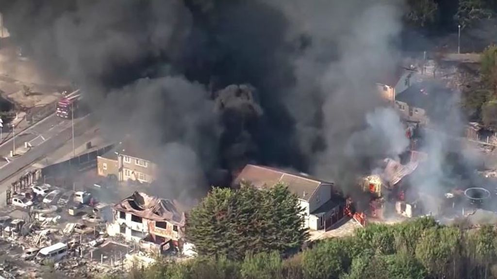 Reino Unido tras el día más caluroso de su historia: "Fue increíble lo rápido que se propagó el fuego"