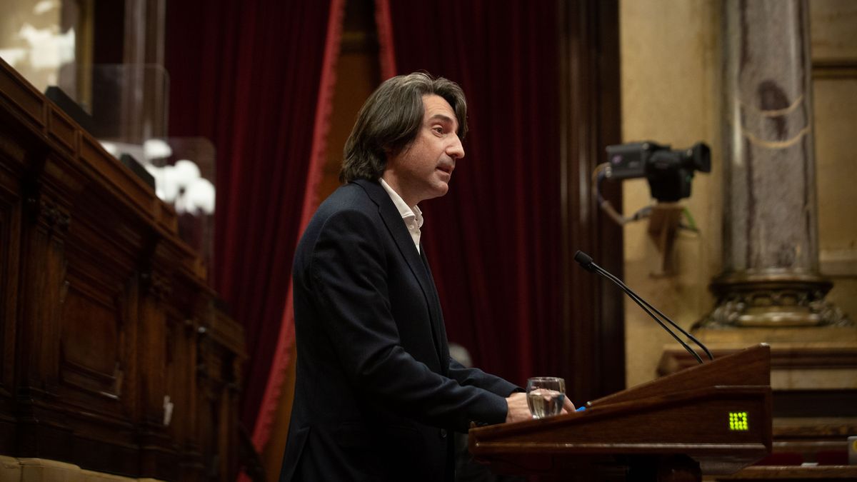 El diputado de Junts, Francesc de Dalmases, interviene en el pleno El diputado de Junts, Francesc de Dalmases, interviene en el pleno