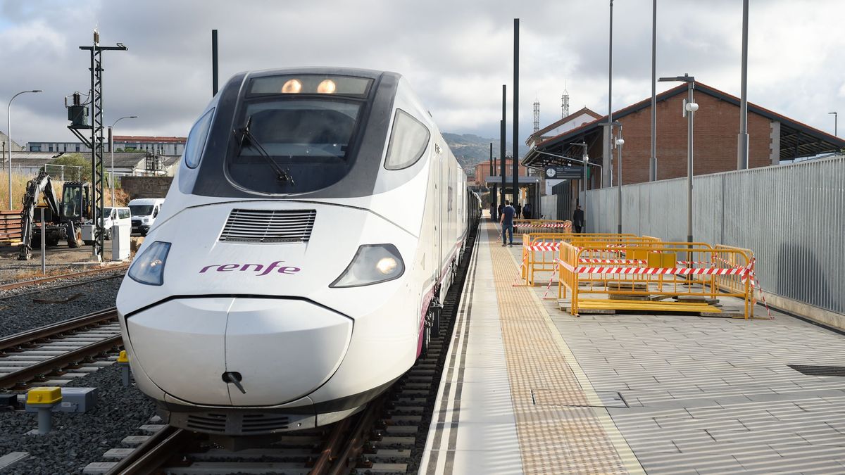 EuropaPress 4535130 tren comercial linea alta velocidad extremadura 23 junio 2022 plasencia EuropaPress 4535130 tren comercial linea alta velocidad extremadura 23 junio 2022 plasencia