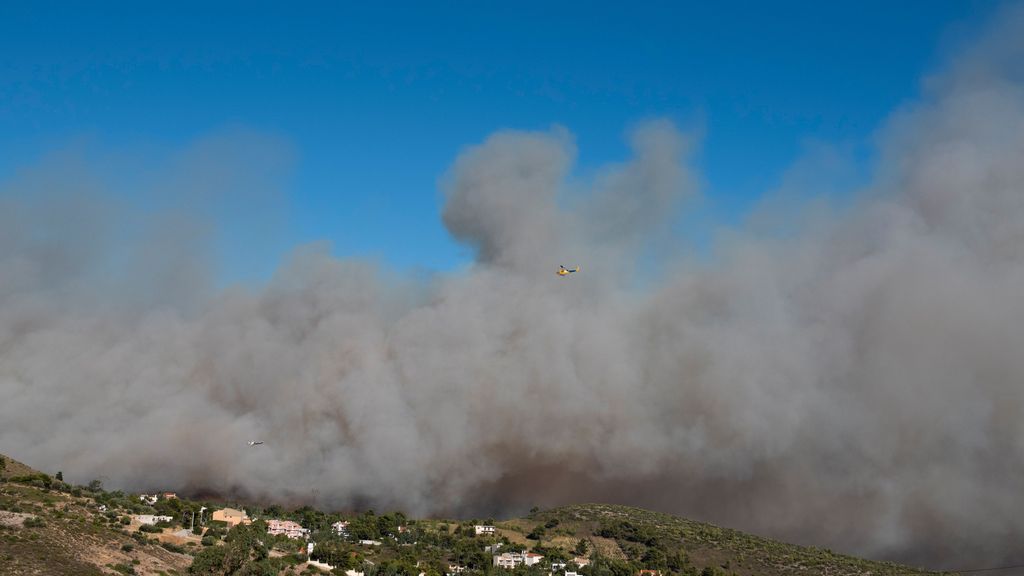 Un incendio al norte de Atenas deja una decena de heridos y varias viviendas arrasadas