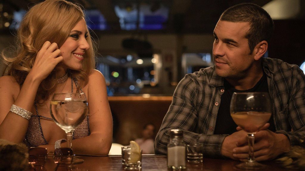 Mario Casas y Aura Garrido, en 'El Inocente'