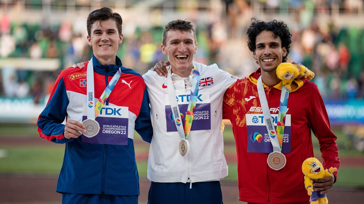 Mohamed Katir, del Equipo Español, medalla de bronce en la final de 1.500 metros durante el Campeonato del Mundo de atletismo al aire libre, a 19 de julio de 2022 en Eugene, Oregón, Estados Unidos. Mohamed Katir, del Equipo Español, medalla de bronce en la final de 1.500 metros durante el Campeonato del Mundo de atletismo al aire libre, a 19 de julio de 2022 en Eugene, Oregón, Estados Unidos.