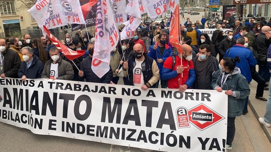Sindicatos de Metro Madrid se concentran junto al Congreso